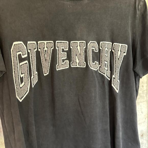 Givenchy Size M black T-shirt - Picture 2 of 5